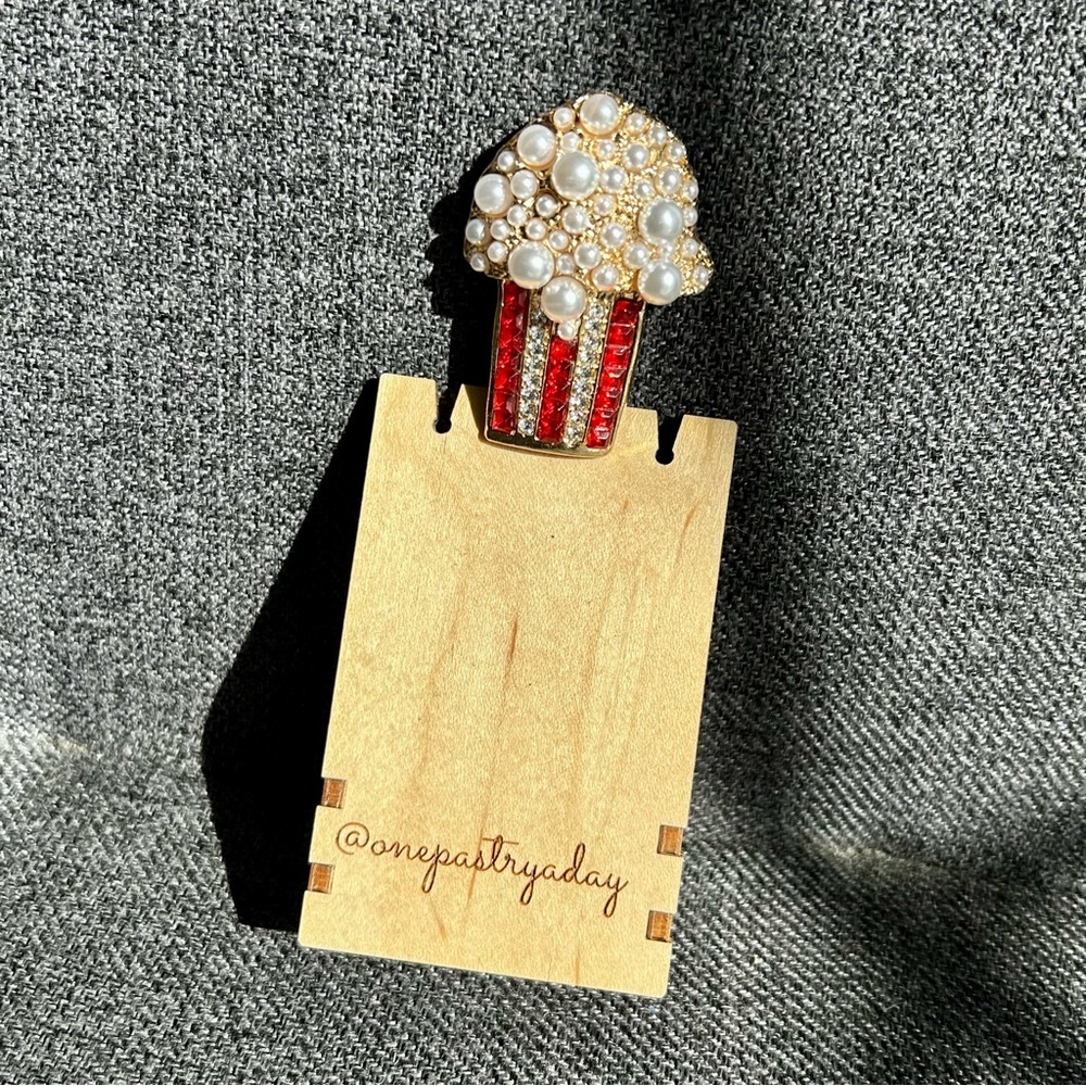 Fun, Sparkly, Rhinestone Popcorn Bucket Fashion Brooch, Pin, Red, White, Gold - Picture 15 of 17